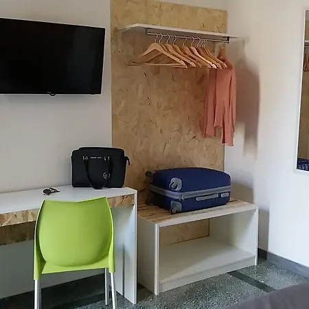 Leonardo Guest house